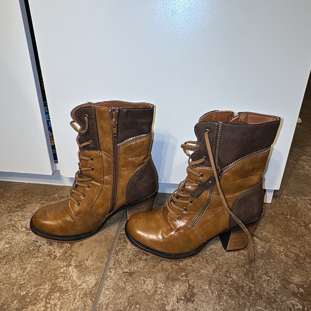 Pierre Dumas Ravenna Two toned brown/tan boots.